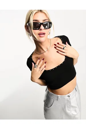 ASOS T-shirt con scollo rotondo nera con borchia