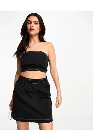Pieces® Top a fascia con cuciture a contrasto in coordinato