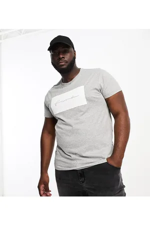 French Connection FCUK Plus - T-shirt chiaro con riquadro del logo stile scarabocchio
