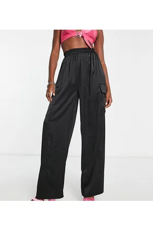 Flounce London Pantaloni cargo a fondo ampio in raso neri