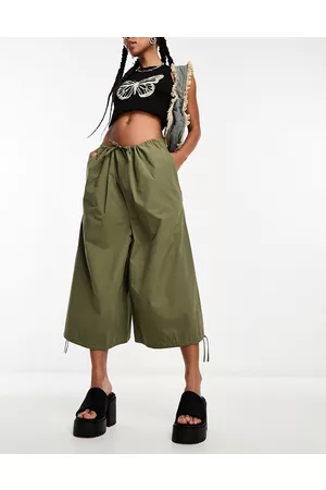 COLLUSION Pantaloni parachute kaki a 3/4