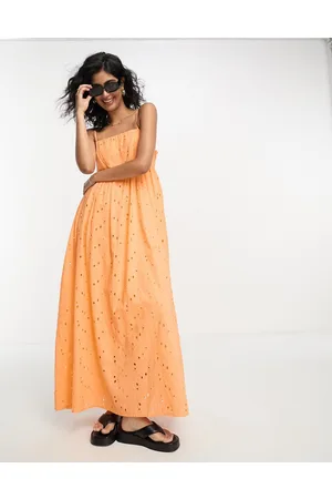 SELECTED Femme - Vestito lungo con spalline sottili in pizzo sangallo pesca