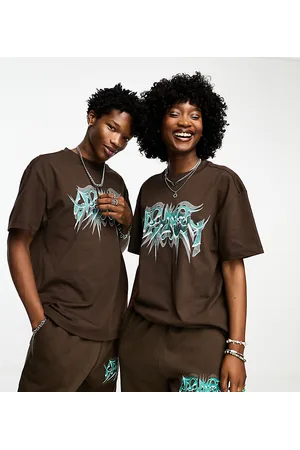Weekday T-shirt oversize unisex marrone con grafica in coordinato - In esclusiva per ASOS