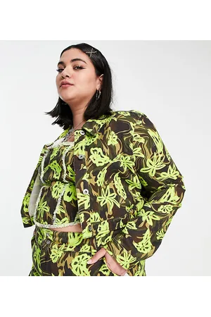 COLLUSION Plus - Giacca corta in twill mimetico a fiori in coordinato