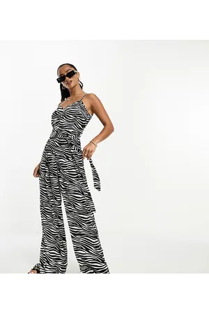 Influence Petite Tuta jumpsuit a canottiera con fondo ampio con stampa zebrata monocromatica