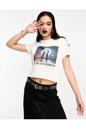 ASOS Wednesday Addams - T-shirt mini bianca con stampa su licenza di fotogramma