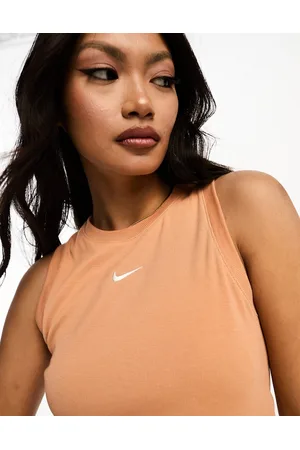 Nike Crop top senza maniche marrone ambra a coste con fondo arrotondato e logo piccolo