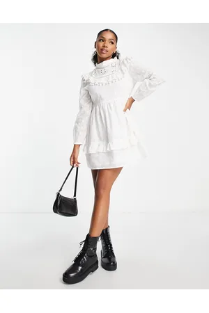 Miss Selfridge Vestito corto in pizzo sangallo color crema con pompon