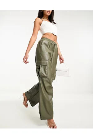 Miss Selfridge Pantaloni cargo ampi in pelle sintetica kaki