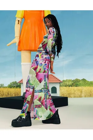 ASOS X Squid Game: The Challenge - Gonna lunga con stampa di scalinate in coordinato