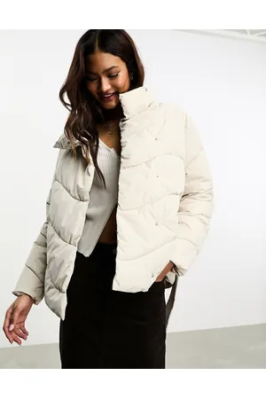 VERO MODA Giacca imbottita color crema con scollo a imbuto e cintura
