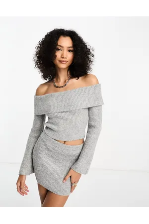 Bailey Rose Maglione taglio corto tenue a spalle scoperte in coordinato