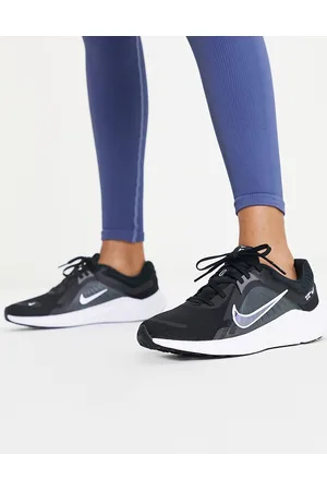 Nike Quest 5 - Sneakers nere e bianche