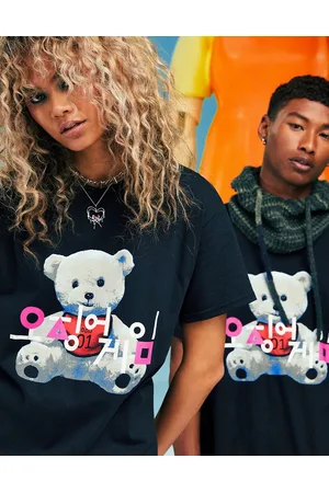 ASOS X Squid Game: The Challenge - T-shirt unisex slavato con logo e stampa con orsetto