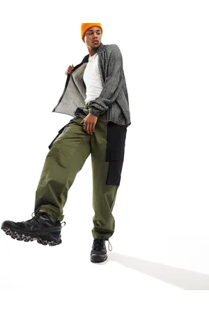 ASOS Pantaloni cargo ampi in nylon effetto colorblock e con dettaglio cintura kaki e nero