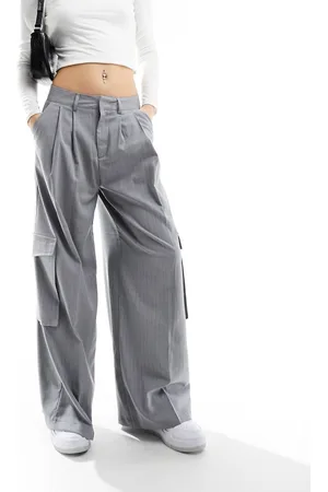 Bershka Pantaloni sartoriali cargo con fondo ampio grigi gessati