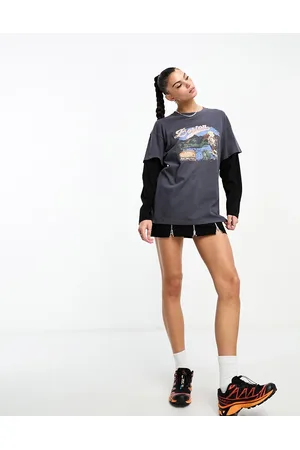 Daisy Street T-shirt doppio strato grigia e nera con stampa "Boston"
