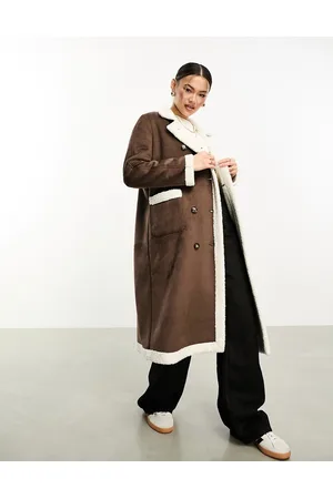 QED London Cappotto stile aviatore taglio lungo doppiato cammello con finiture in pile borg