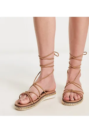 New Look Wide Fit - Sandali flatform a pianta larga allacciati alla caviglia con borchie