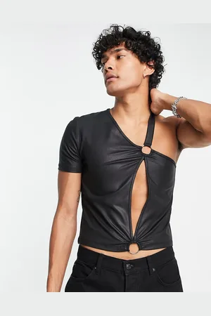 ASOS T-shirt corta attillata in pelle sintetica nera a una manica con cut-out sul davanti