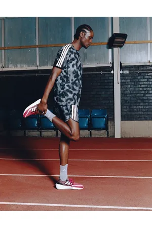 adidas Adidas Running - Own The Run - T-shirt nera con stampa