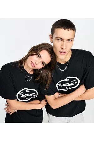 COLLUSION T-shirt nera a maniche corte con grafica "C"