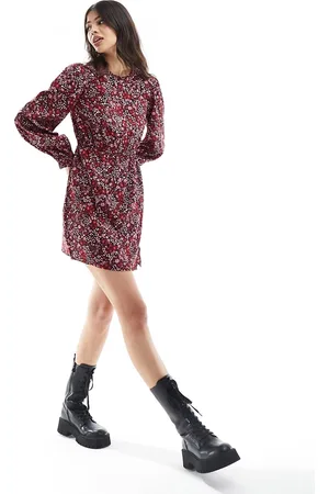 New Look Vestito corto girocollo e rosa con motivo a fiorellini