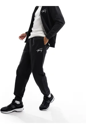 Tommy Hilfiger Pantaloni felpati neri vestibilità comoda in coordinato