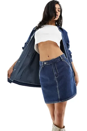 In The Style Minigonna in denim scuro con cuciture a contrasto in coordinato