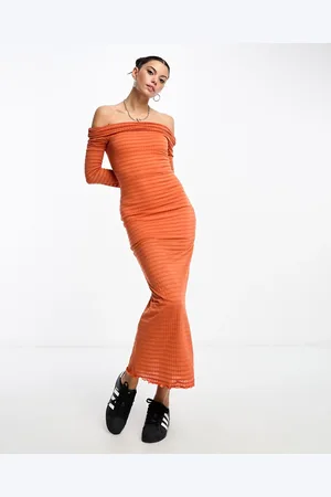 COLLUSION Vestito lungo testurizzato con scollo bardot