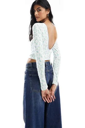 ASOS Top blu a fiorellini con scollo rotondo sul retro