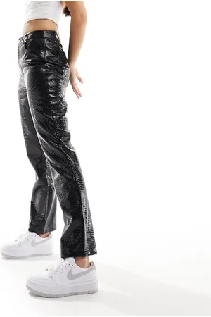 River Island Pantaloni dritti neri in effetto lucido coccodrillo