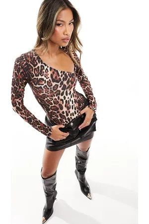 ASOS Body asimmetrico sinuoso con stampa leopardata e cut-out sul collo