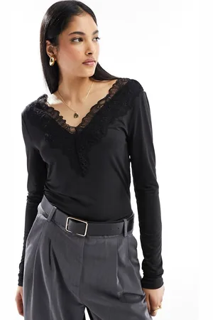 Y.A.S Top a maniche lunghe con dettaglio in pizzo e scollo a V