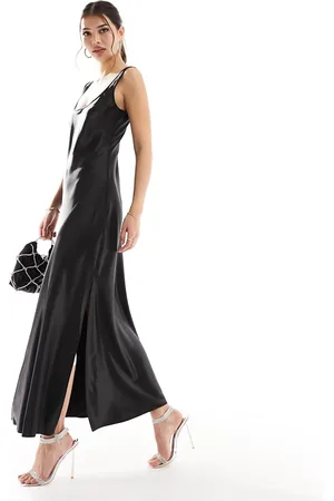Miss Selfridge Vestito lungo in raso con scollo rotondo e taglio sbieco