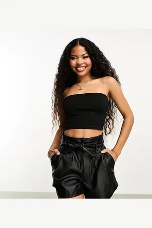 Miss Selfridge Pantaloncini in pelle sintetica neri con cintura
