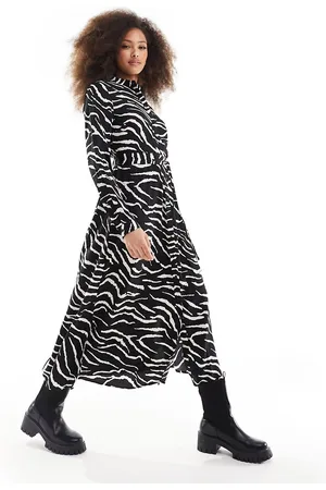 Pieces® Vestito camicia midi allacciato in vita nero e bianco con stampa zebrata