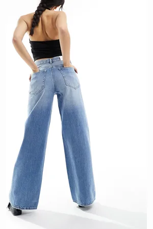 Stradivarius Jeans fluidi a fondo ampio lavaggio medio