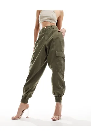 River Island Pantaloni cargo kaki con cintura e polsino sul fondo