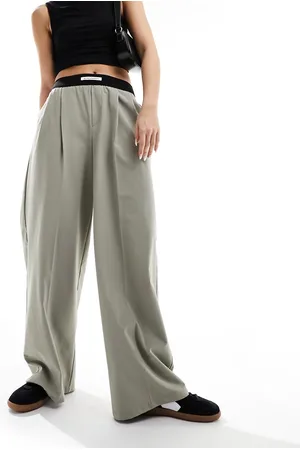 Bershka Pantaloni a fondo ampio chiaro con fascia in vita larga