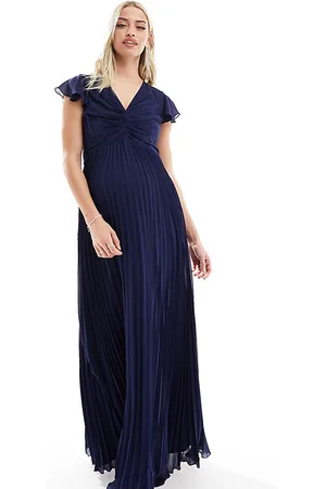 TFNC Vestito lungo da damigella in chiffon color navy con gonna a pieghe e maniche con volant