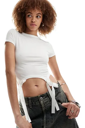 COLLUSION T-shirt a maniche corte aderente bianca con finiture con nastri