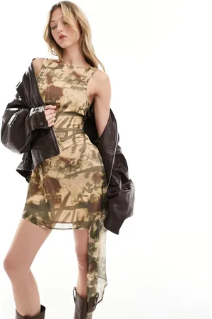 COLLUSION Vestito corto in chiffon con fondo asimmetrico e stampa astratta