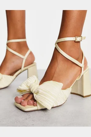 ASOS Hitched - Sandali con tacco largo medio color avorio con fiocco