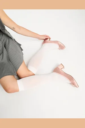 ASOS Steffie - Scarpe con tacco largo medio in raso cipria con fiocco