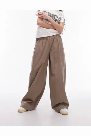 Topshop Pantaloni a fondo super ampio a pieghe in popeline sabbia
