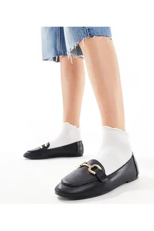 London Rebel Scarpe basse a punta nere con finiture con morsetti