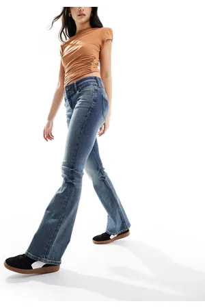 Bershka Jeans bootcut a vita bassa lavaggio sporco