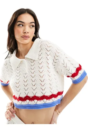 ASOS Polo in maglia bianca con cuciture testurizzate e righe sui bordi in coordinato