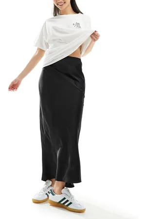 ASOS Gonna lunga in raso nera con taglio sbieco